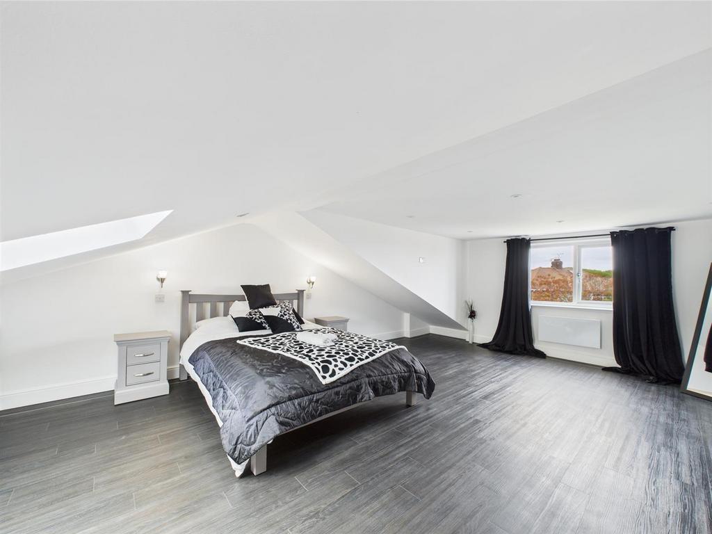 Bed 7 2.jpg