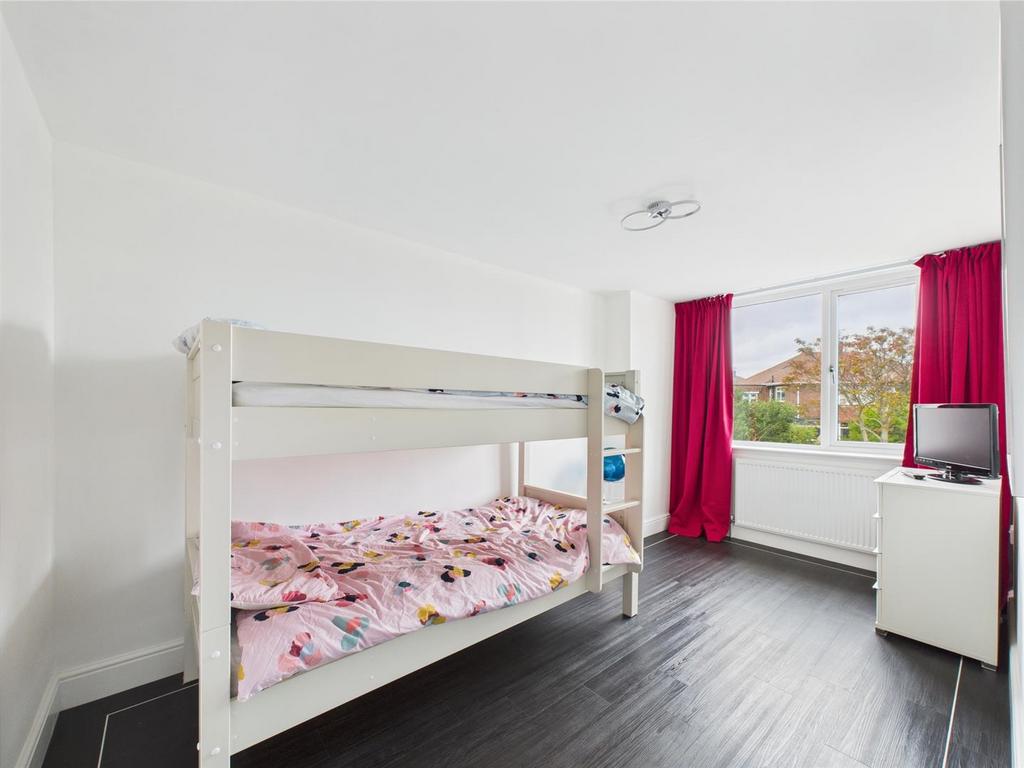 Bed 5.jpg