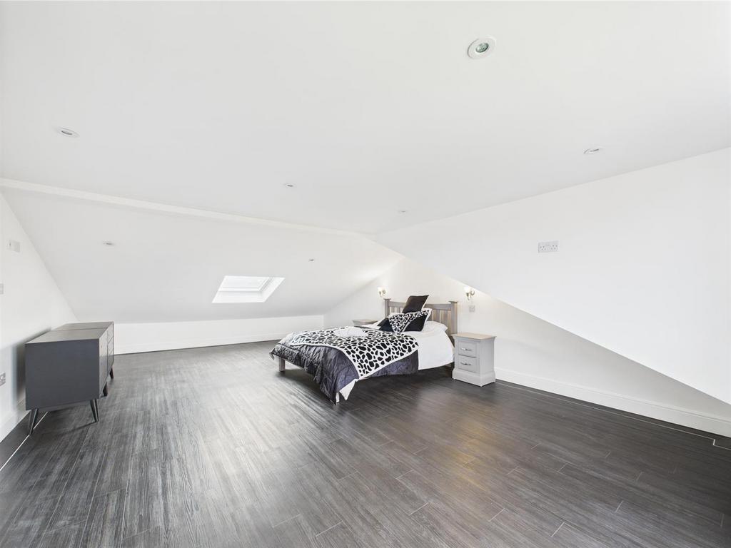 Bed 7.jpg