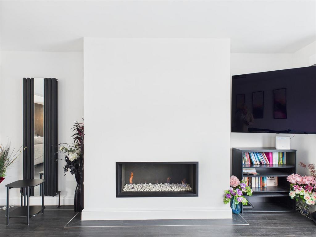 Lounge fire.jpg