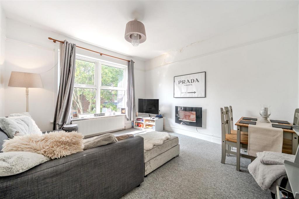 For Sale by Aspire Residential Rugby Road