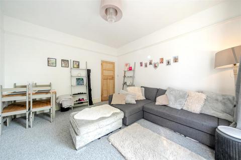 2 bedroom flat for sale, Rugby Road, Worthing, BN11 4PU