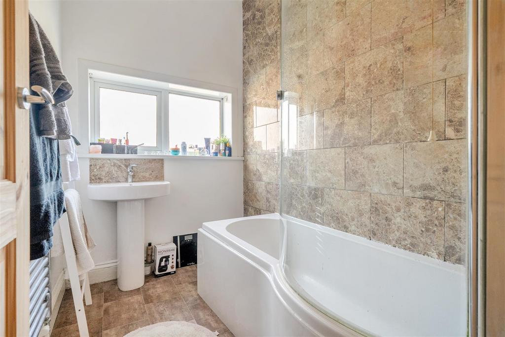 For Sale by Aspire Residential Rugby Road