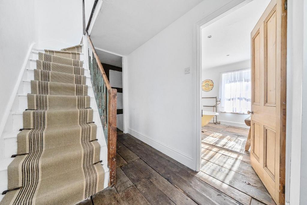 Landing door to Bathroom.jpg