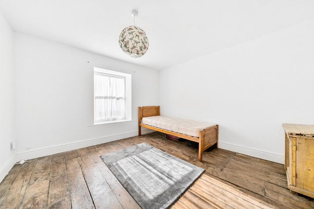 Bedroom 5.jpg