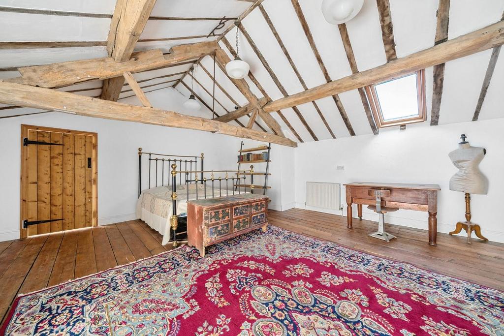 Principal Bedroom corner.jpg