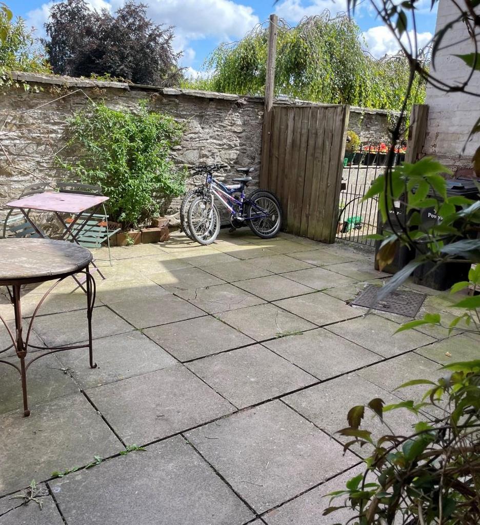 Patio 1.jpg