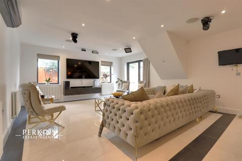 44 Ingram Way, Greenford, UB6 8QG