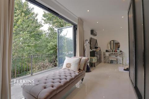 44 Ingram Way, Greenford, UB6 8QG