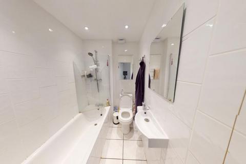 2 bedroom house to rent, Bluecoat Close, Nottingham NG1