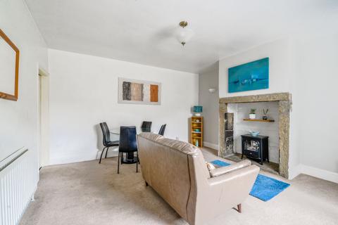4 Cross Lane, Bingley, BD16 4LN