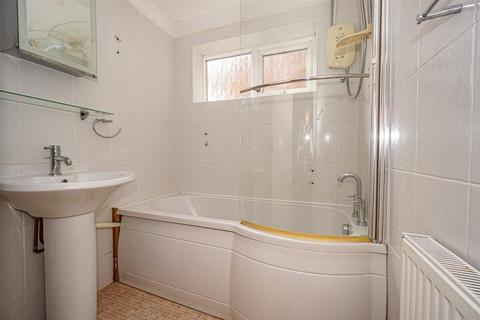 24 Links Drive, Bexhill-on-sea, TN40 1TE