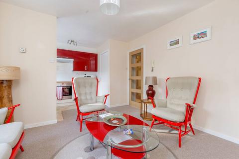 19/4 Boat Green, Edinburgh, EH3 5LW