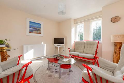 19/4 Boat Green, Edinburgh, EH3 5LW