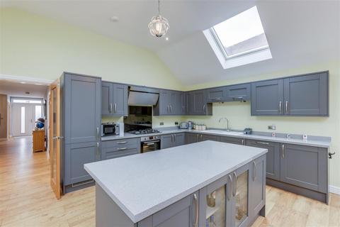 2 bedroom detached bungalow for sale, Linby Road, Hucknall NG15