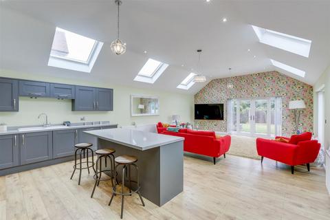 2 bedroom detached house for sale, Linby Road, Nottingham NG15