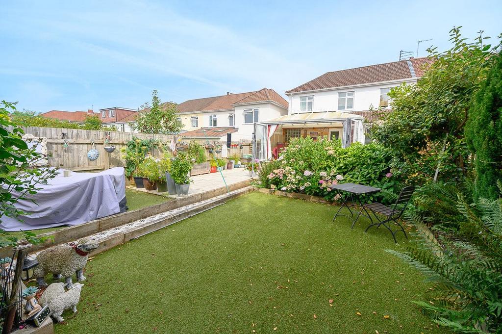 Rear garden pic 2.jpg