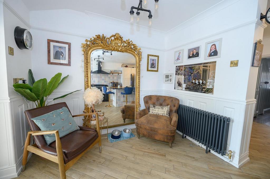 Kitchen-family pic 4.jpg