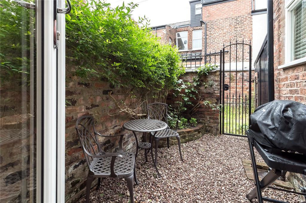 Rear Courtyard