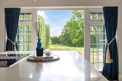 Brockendene Foxhill, Farley Hill, Reading, RG7 1UH