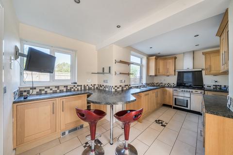 4 bedroom semi-detached house for sale, Chiltern Avenue, Dunstable LU6