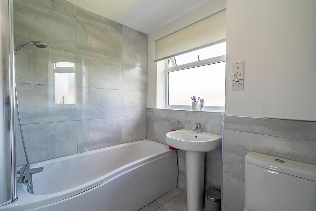 Bathroom 2.jpg