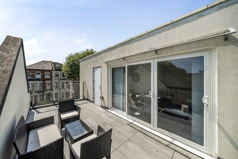 4 bedroom house to rent, Westbere Road, London, NW2