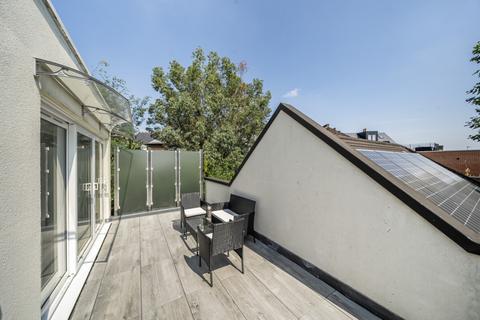 4 bedroom house to rent, Westbere Road, London, NW2