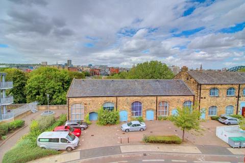 2 bedroom flat to rent, Greensfield Close, Gateshead NE8