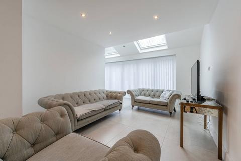 109 Ullswater Crescent, London, SW15 3RE