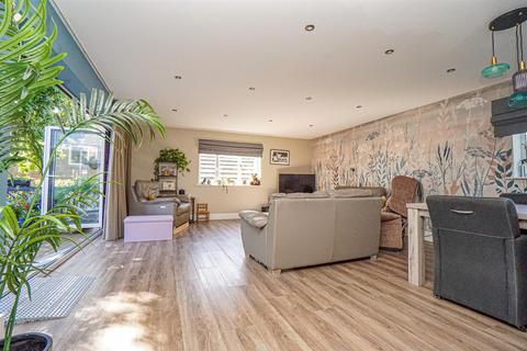 4 bedroom detached house for sale, Hollinghurst Road, St. Leonards-On-Sea