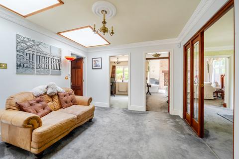 4 bedroom detached house for sale, Orana, Dunley