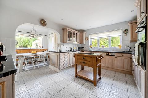 4 bedroom detached house for sale, Orana, Dunley