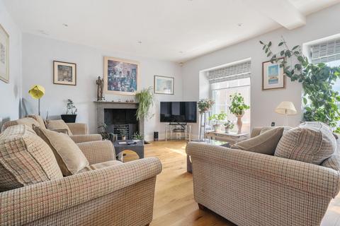 Flat 3, 52 Stramongate, Kendal, Cumbria, LA9 4BD