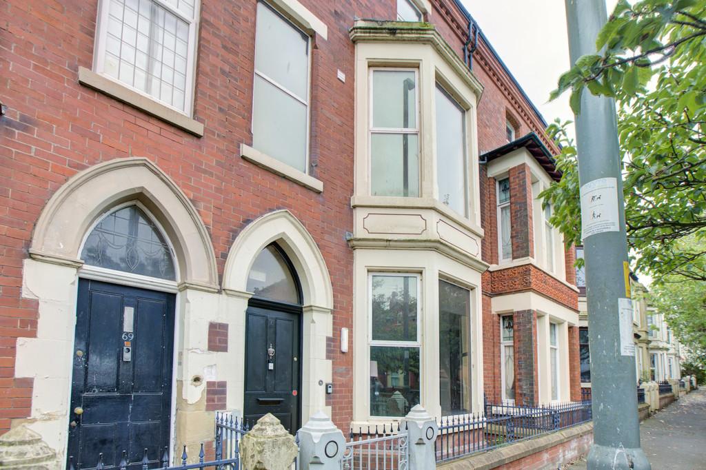 Bold Street-outside front