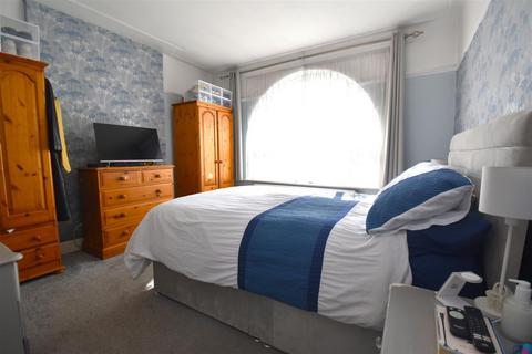 4 bedroom chalet for sale, Spencer Gardens, Rochford