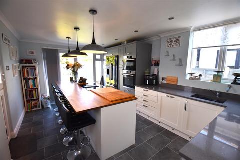 4 bedroom chalet for sale, Spencer Gardens, Rochford