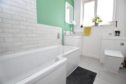 4 bedroom chalet for sale, Spencer Gardens, Rochford