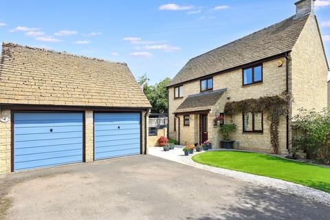 4 Donnington Close, Witney, OX28 5FR