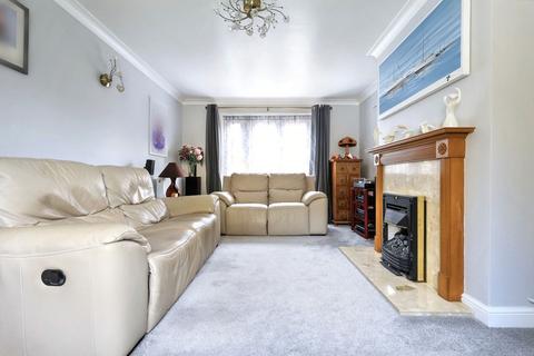 4 Donnington Close, Witney, OX28 5FR