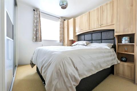 4 Donnington Close, Witney, OX28 5FR