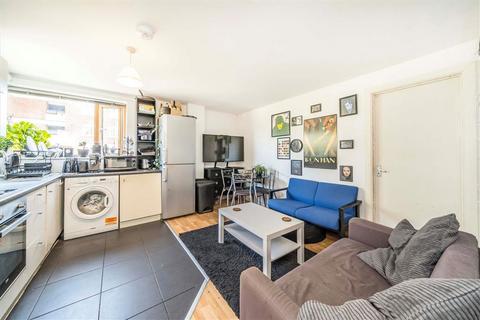 3 bedroom flat to rent, Cremer Street, London E2