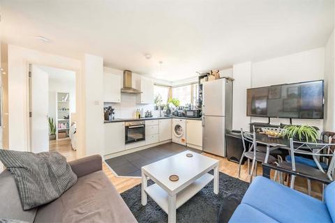 3 bedroom flat to rent, Cremer Street, London E2
