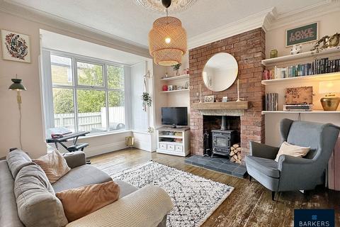 3 bedroom terraced house for sale, The Avenue, Birstall, Batley