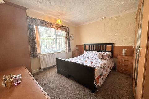 33 Ryefield Avenue, Clayton, Bradford, BD14 6BJ