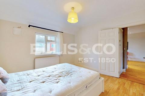 8 Otter Road, Greenford, UB6 9DX