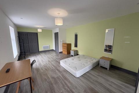 6 bedroom end of terrace house to rent, Eaton Crescent, Swansea