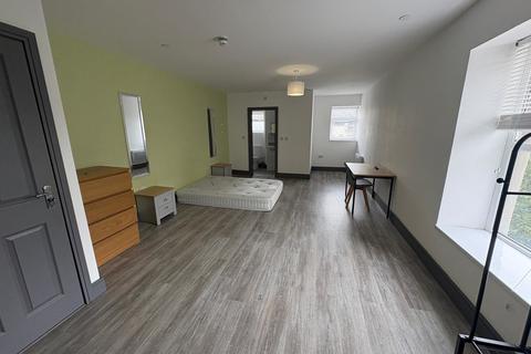 6 bedroom end of terrace house to rent, Eaton Crescent, Swansea