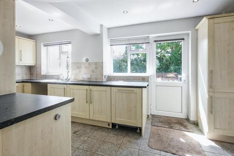 49 Hilley Field Lane, Fetcham, Leatherhead, KT22 9UP