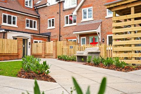 undefined, Mole Place, West Molesey, KT8